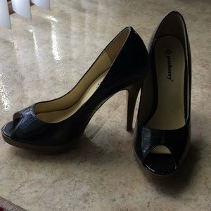 ♻️♻️DONATED ♻️♻️ Peep toe heels